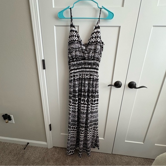 Ladies, plus, 3X, maxi dress, adjustable straps, black/white, comfy & cute! - Picture 1 of 5